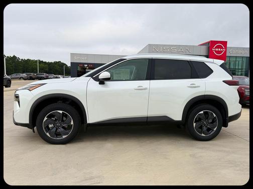 Everest White Pearl Tricoat 2026 Nissan Rogue SV
