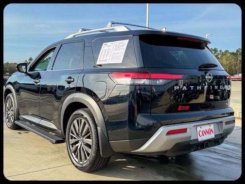 2022 Nissan Pathfinder SL 2WD