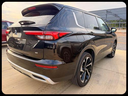 Black 2023 Mitsubishi Outlander SP