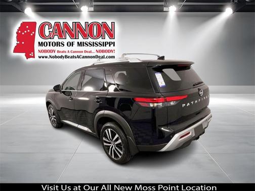 2025 Nissan Pathfinder Platinum FWD