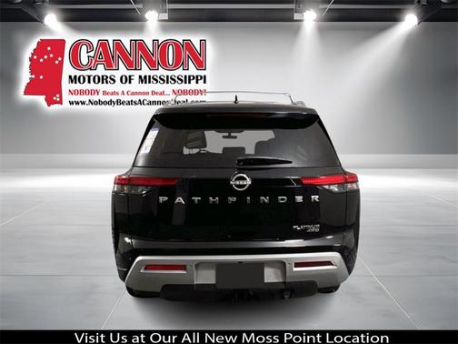 2025 Nissan Pathfinder Platinum FWD