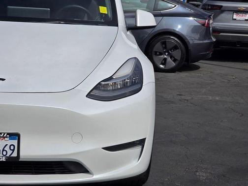Pearl White Multi-Coat 2023 Tesla Model Y Long Range Dual Motor All-Wheel Drive