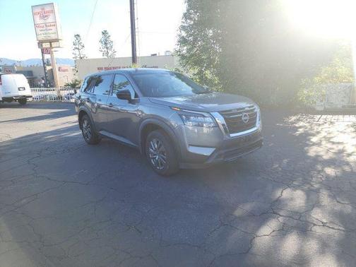 2024 Nissan Pathfinder S FWD