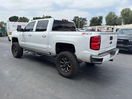 Summit White 2018 Chevrolet Silverado 1500 2LT