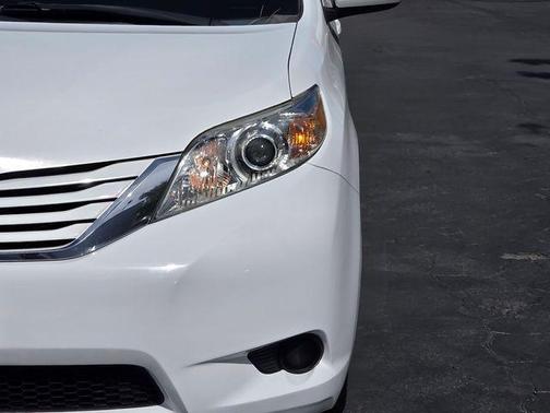 2015 Toyota Sienna LE