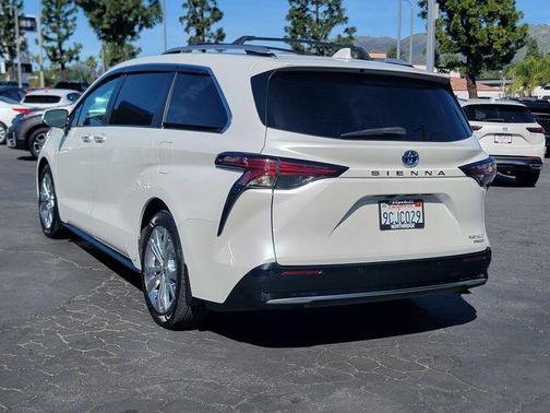 2022 Toyota Sienna Platinum