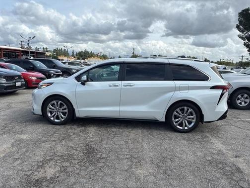 2022 Toyota Sienna Platinum