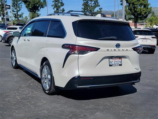 2022 Toyota Sienna Platinum