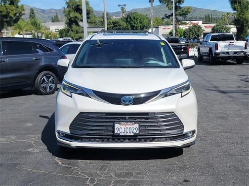 2022 Toyota Sienna Platinum