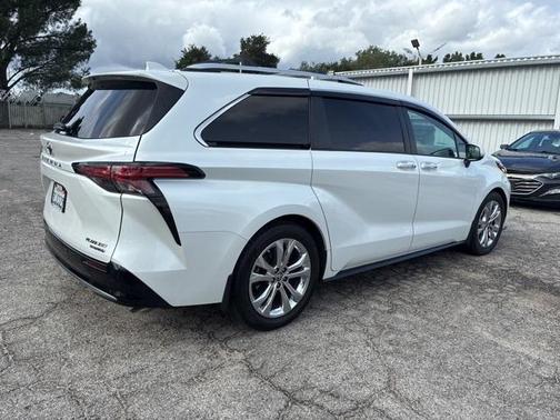 2022 Toyota Sienna Platinum