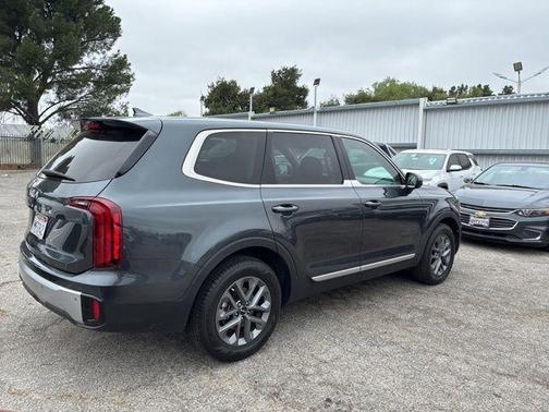 Gravity Gray 2024 Kia Telluride LX