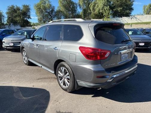 2018 Nissan Pathfinder S