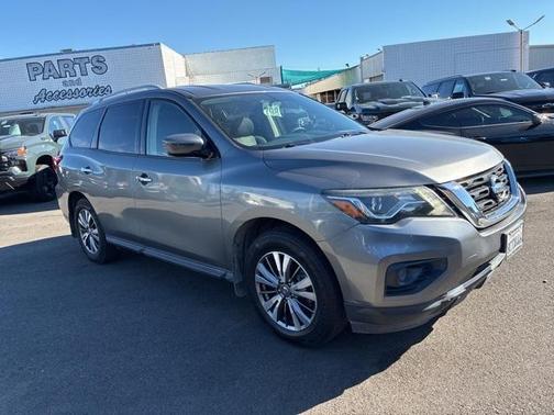 2018 Nissan Pathfinder S