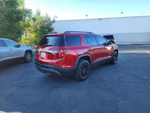 2023 GMC Acadia AWD AT4