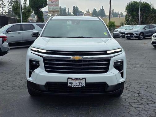 Summit White 2024 Chevrolet Traverse LT