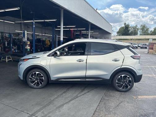 Silver Flare Metallic 2022 Chevrolet Bolt EUV Premier