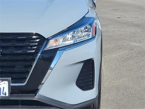 2022 Nissan Kicks SV