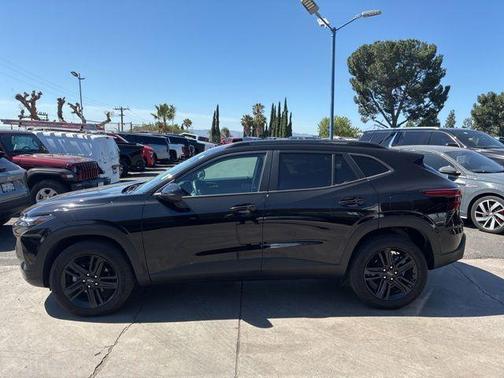 Mosaic Black Metallic 2025 Chevrolet Trax ACTIV