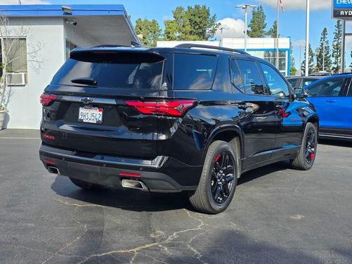 Mosaic Black Metallic 2023 Chevrolet Traverse Premier