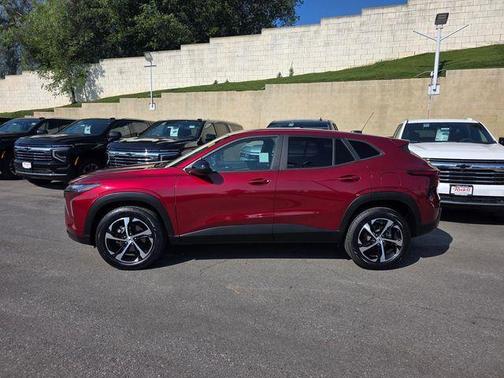 Crimson Metallic 2024 Chevrolet Trax 1RS