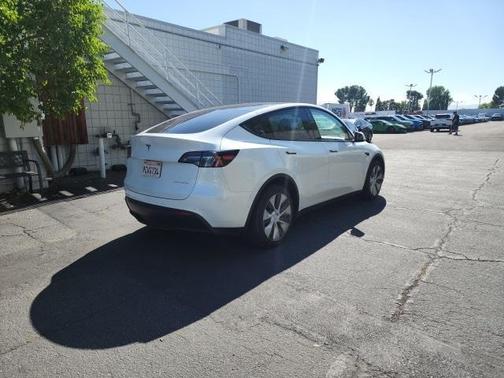 2022 Tesla Model Y Long Range Dual Motor All-Wheel Drive