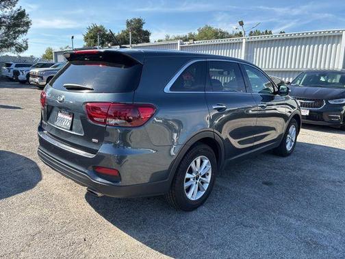Gravity Gray 2020 Kia Sorento LX