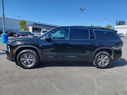 2025 Chevrolet Traverse LT
