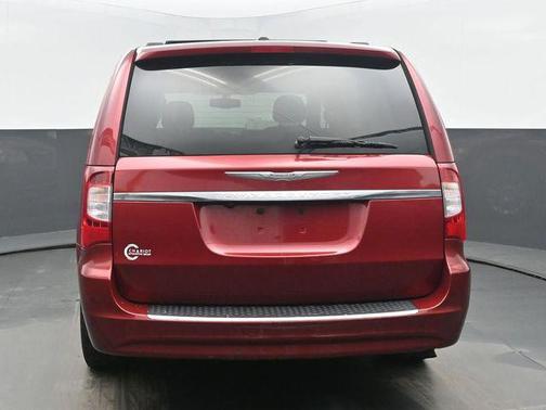 2014 Chrysler Town & Country Touring-L