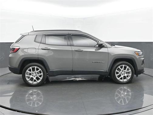 2024 Jeep Compass Latitude Lux