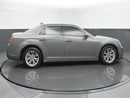 2019 Chrysler 300 Touring
