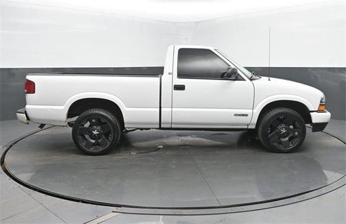 2001 Chevrolet S-10 Base