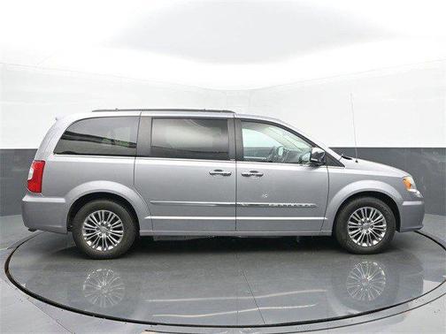 2014 Chrysler Town & Country Touring-L