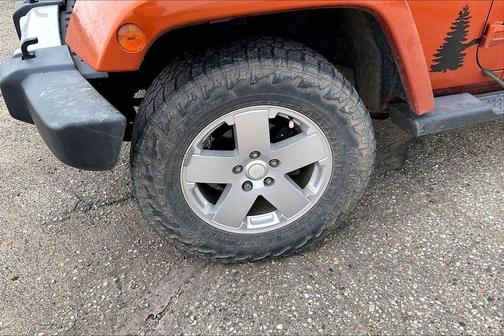 Mango Tango Pearlcoat 2011 Jeep Wrangler Unlimited Sahara