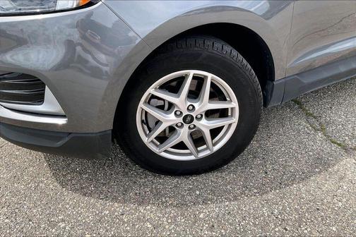 Gray Metallic 2024 Ford Edge SEL