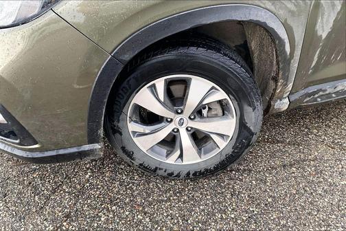 Autumn Green Metallic 2022 Subaru Ascent Premium 7-Passenger