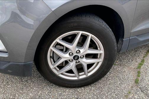 Gray Metallic 2024 Ford Edge SEL
