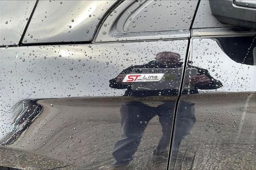 Agate Black Metallic 2024 Ford Edge ST Line