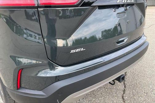 Green Metallic 2024 Ford Edge SEL