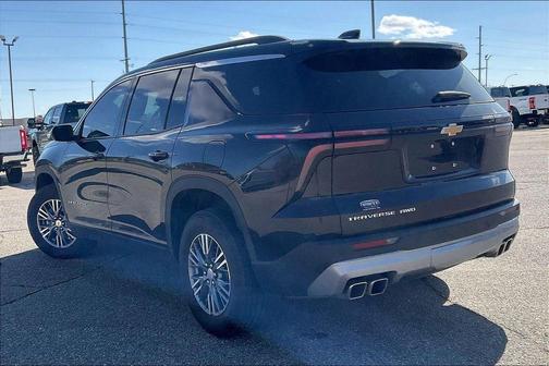 Mosaic Black Metallic 2025 Chevrolet Traverse LT