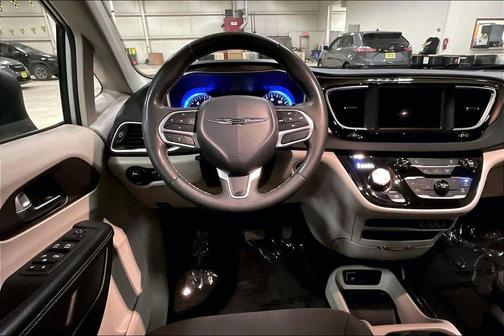 2024 Chrysler Voyager LX