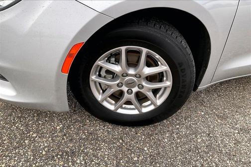 2024 Chrysler Voyager LX