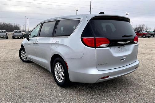 2024 Chrysler Voyager LX