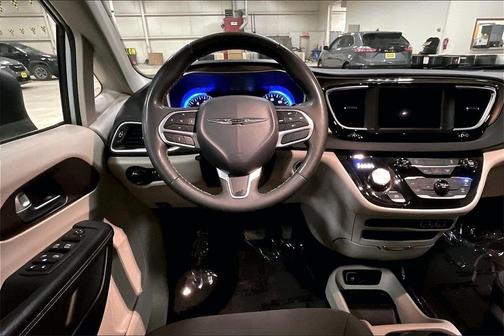 2024 Chrysler Voyager LX