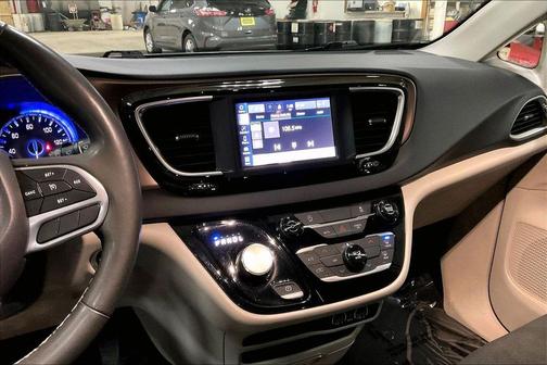 2024 Chrysler Voyager LX