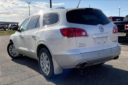 White Diamond Clearcoat 2011 Buick Enclave CXL