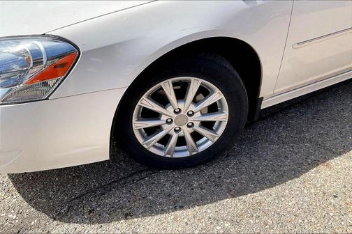 White Opal 2011 Buick Lucerne CXL