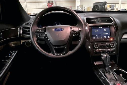 Magnetic 2018 Ford Explorer XLT