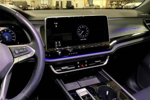 2024 Volkswagen Atlas Cross Sport 2.0T SEL Premium R-Line