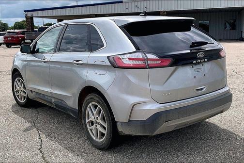 Silver Metallic 2024 Ford Edge SEL