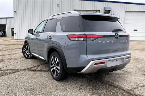 2023 Nissan Pathfinder Platinum